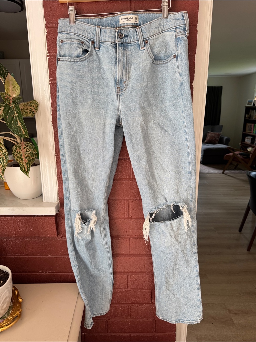 Abercrombie & Fitch Light Blue Distressed Mid Rise 90’s Straight Jeans 30 Long